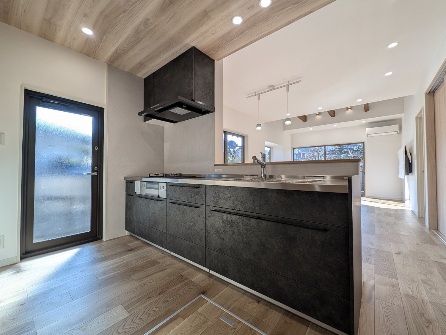 戸建て住宅　リフォーム　キッチン　リビング　トイレ　洗面　洋室
