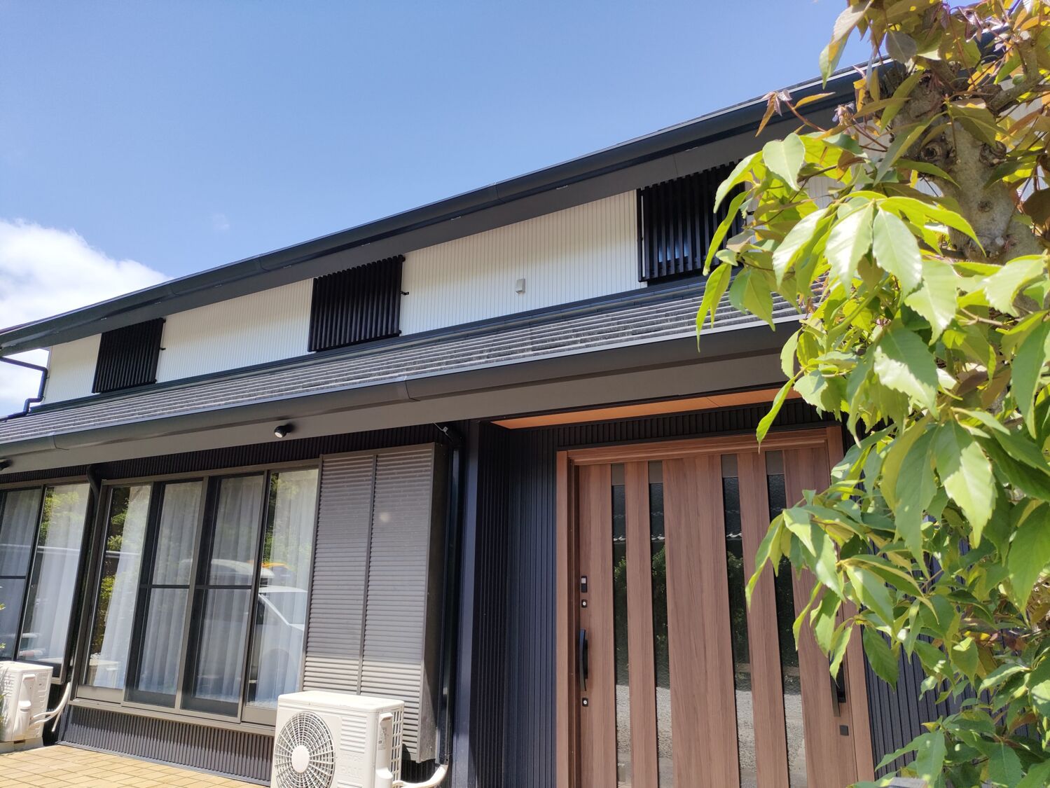 知多市の古民家再生　屋根葺き替え・外壁改装工事が完成を迎えました。