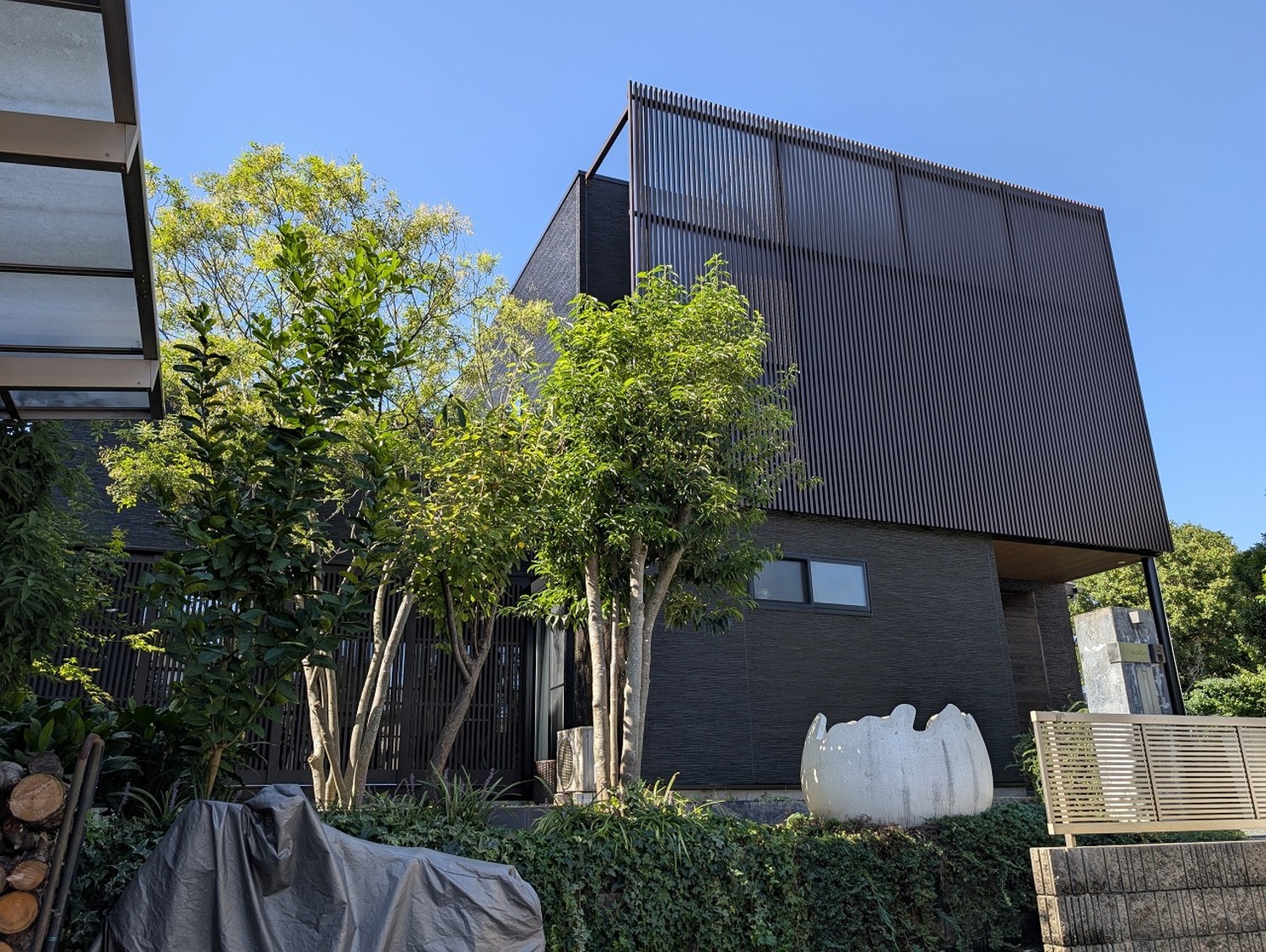 外壁塗装工事　アルミ格子　メンテナンス　風呂場　玄関戸　修繕工事　知多市岡田