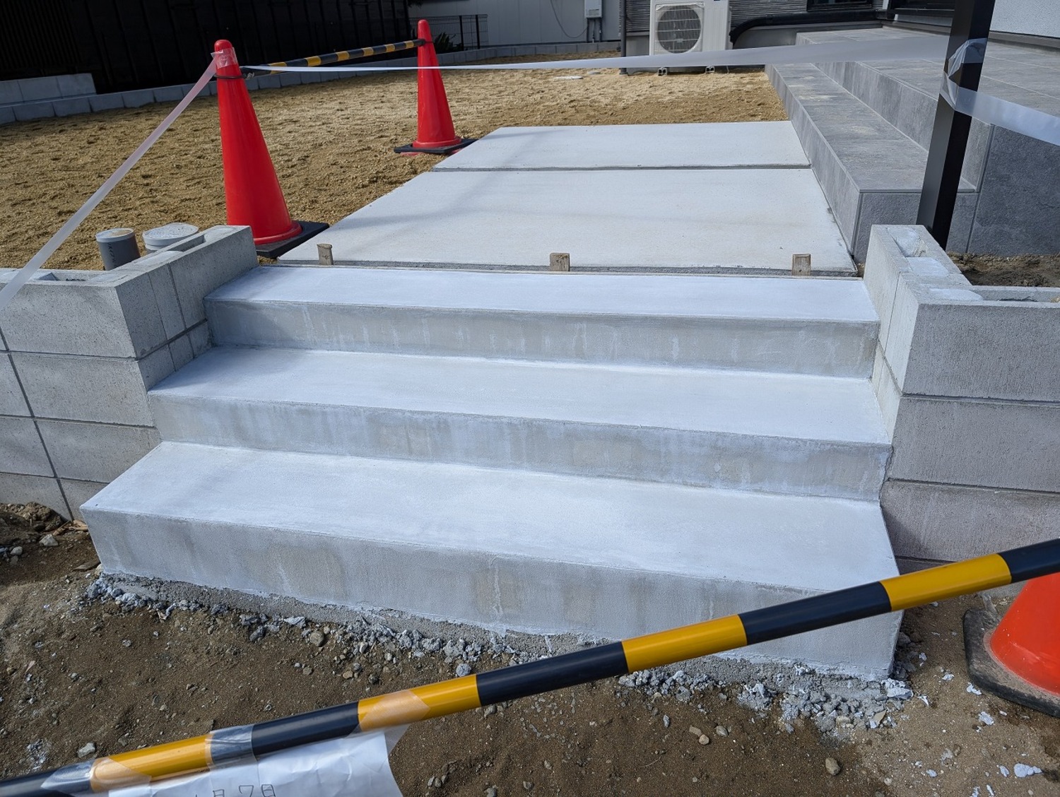 新築　注文住宅　外構工事　ブロック積み　玄関アプローチ　知多市　カワイ建築工房