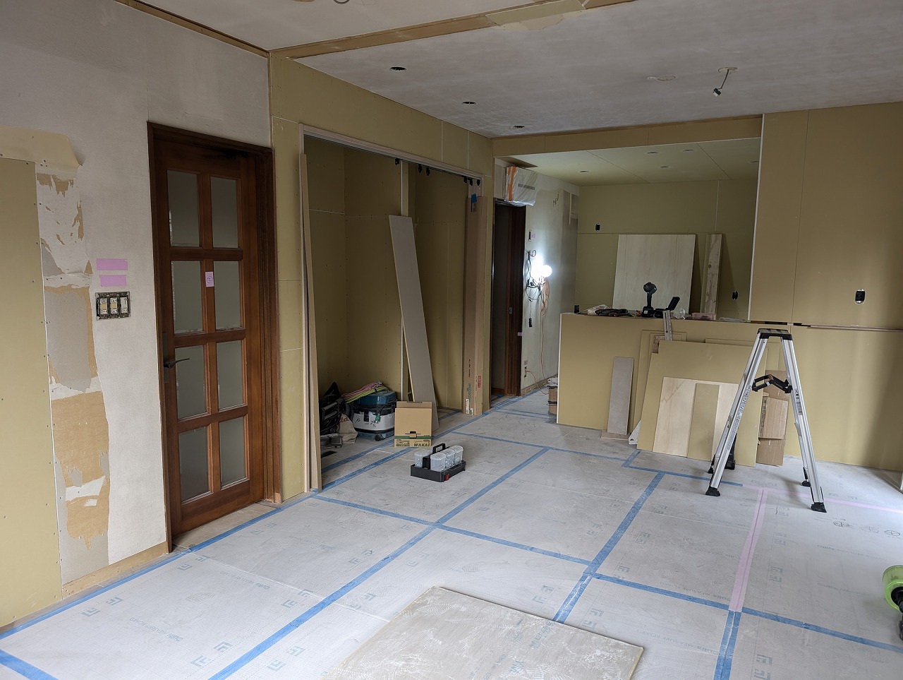 戸建てリフォーム　リビング　収納　施工中　大府市　カワイ建築工房