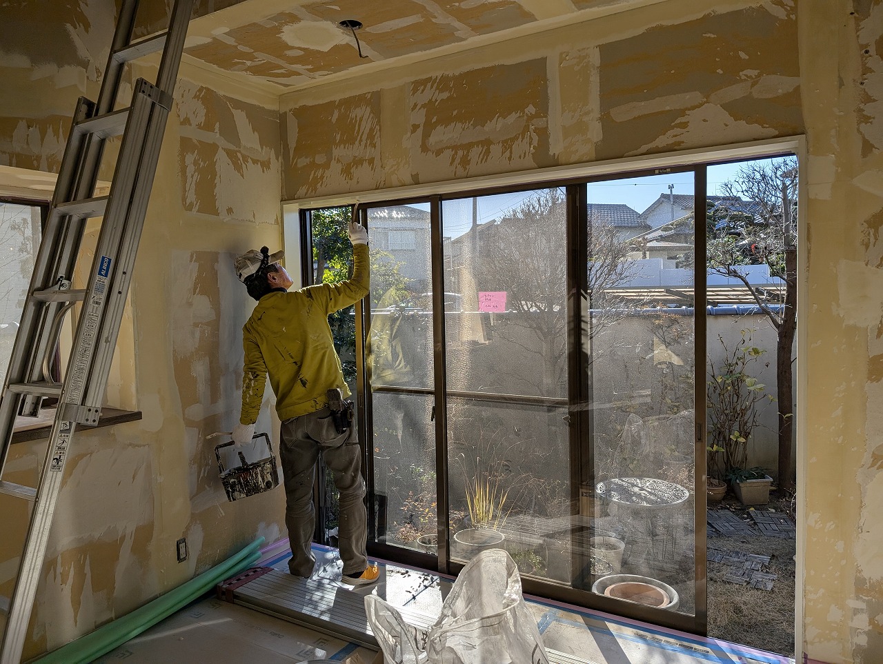戸建てリフォーム　リビング　窓枠　塗装　大府市　カワイ建築工房