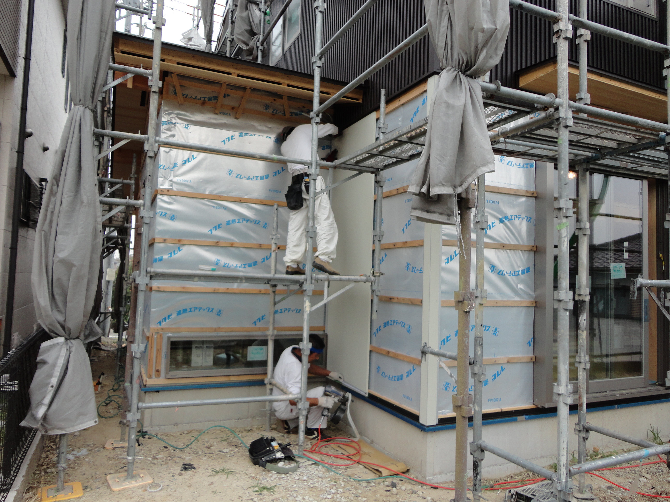 外壁工事　遮熱シート　新築注文住宅　自然素材　高気密高断熱の家　知多市　カワイ建築工房