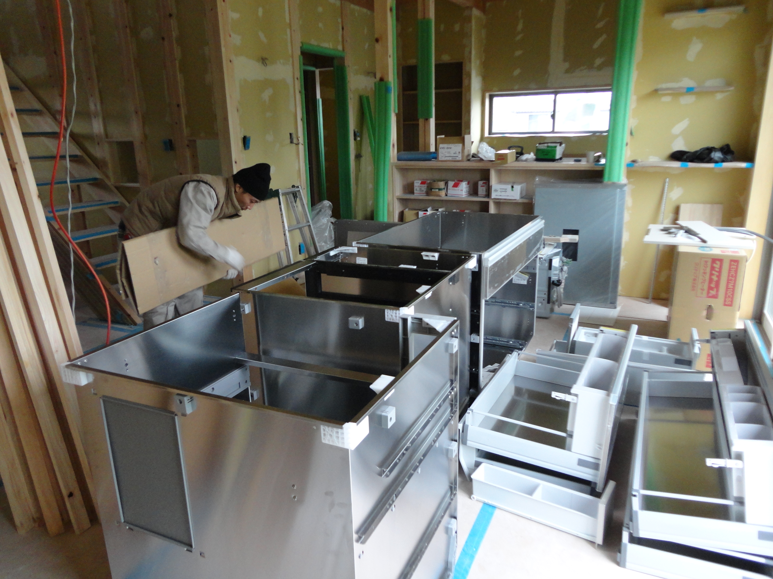 キッチン施工中　クリナップ　新築注文住宅　高気密高断熱　自然素材　知多市　カワイ建築工房