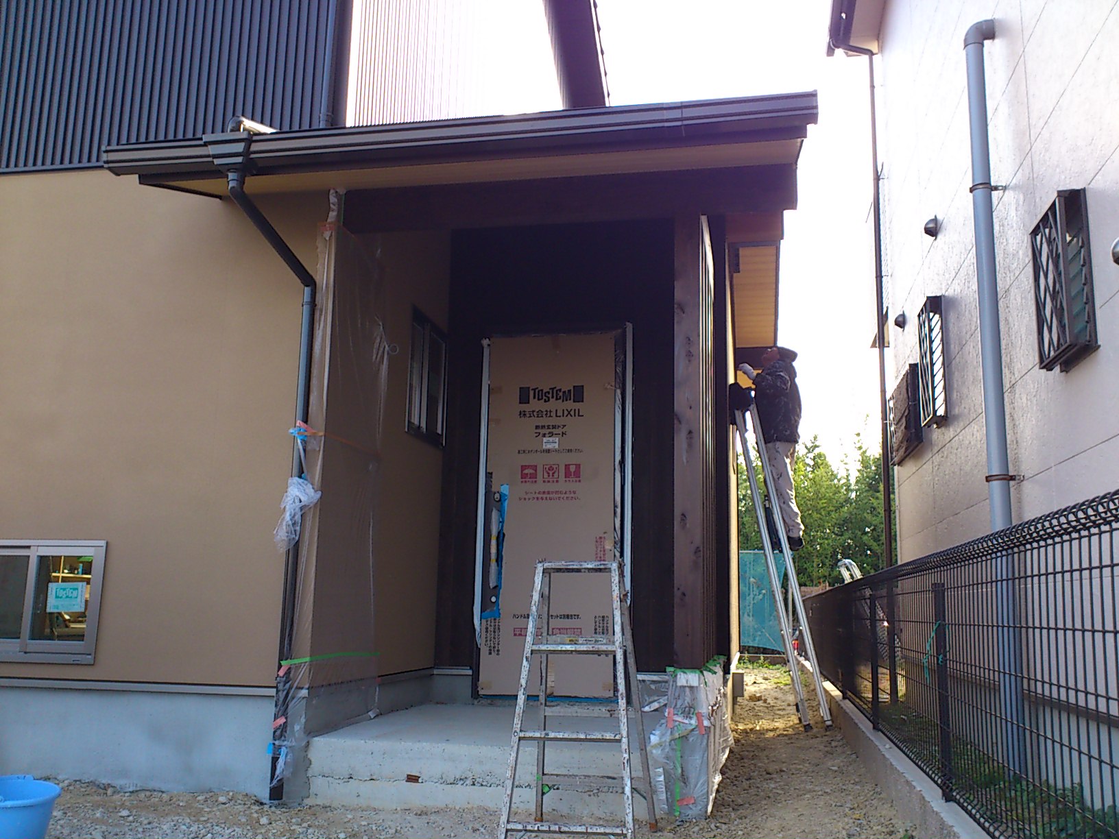 玄関ポーチ　施工中　ウィルウォール　新築注文住宅　自然素材　高気密高断熱の家　知多市　カワイ建築工房