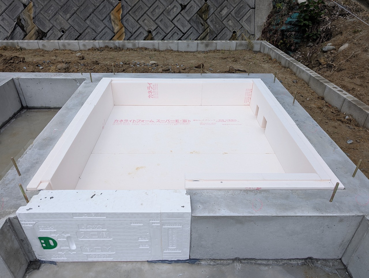 ユニットバス　基礎　断熱　人通口　新築注文住宅　知多市　カワイ建築工房