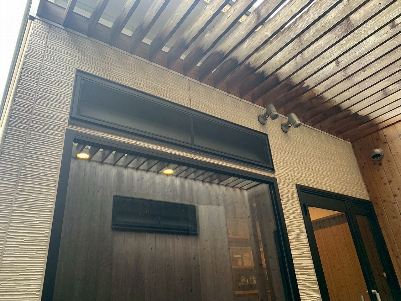 中庭　施工前　油性塗料　外壁塗装　知多市岡田　カワイ建築工房