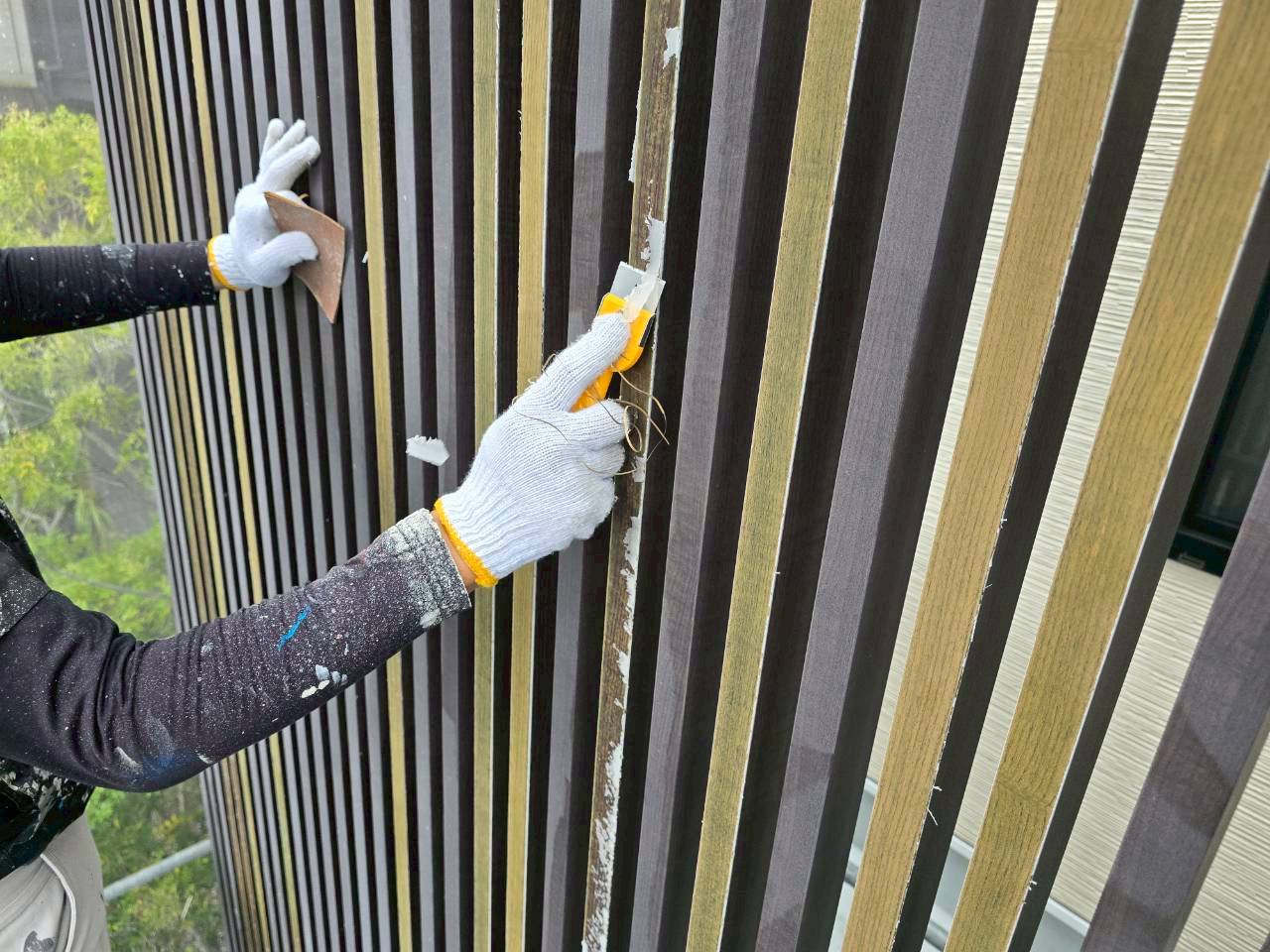 アルミ格子　シート剥がれ撤去　外壁塗装　知多市岡田　カワイ建築工房