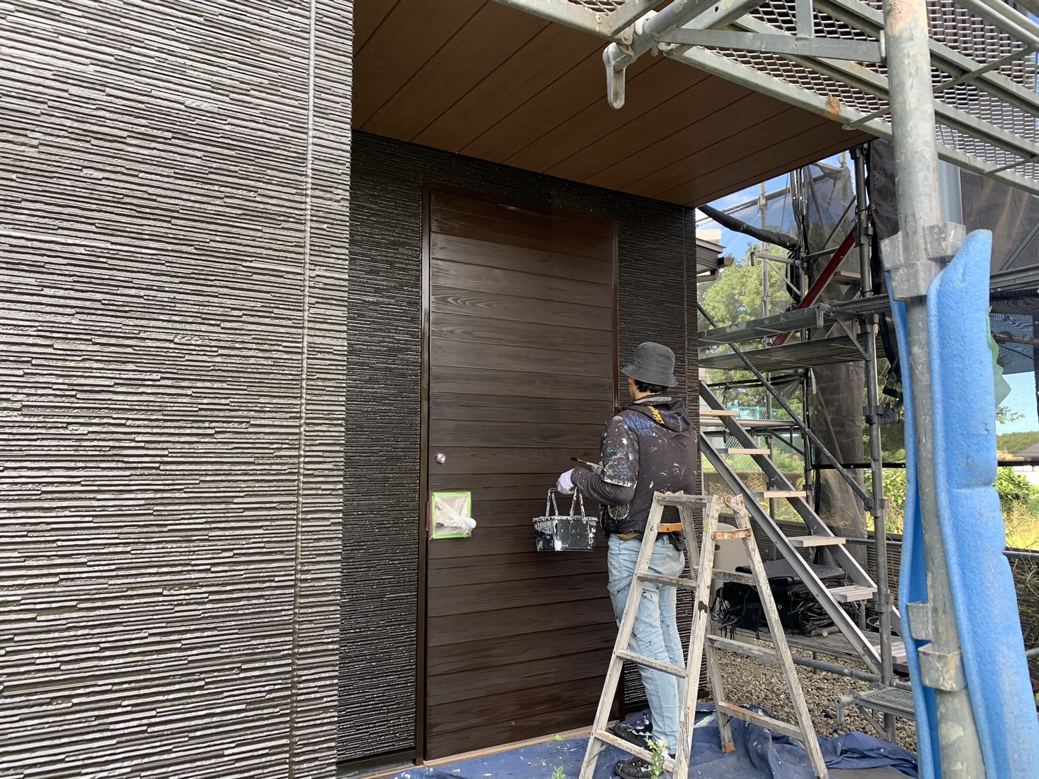 玄関ドア塗装　外壁塗装　知多市岡田　カワイ建築工房