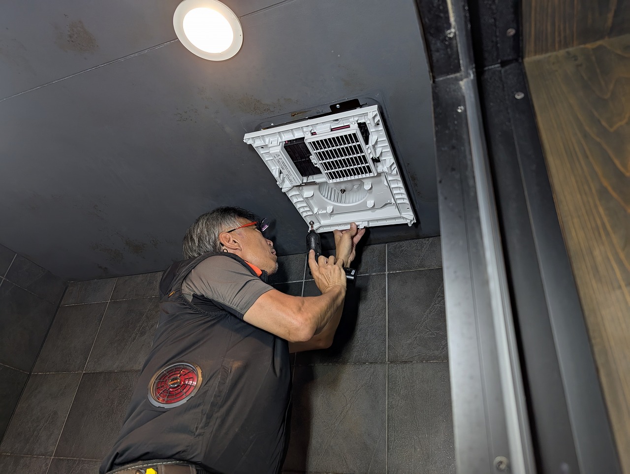 換気感想暖房機　取替え　交換　知多市岡田　カワイ建築工房