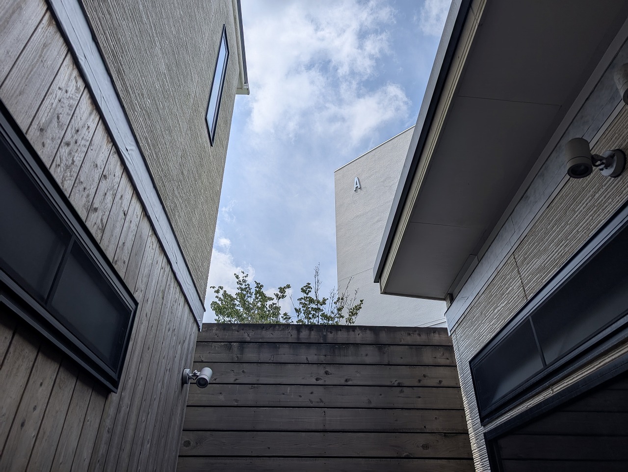 中庭　外壁塗装　木塀補修　知多市岡田　カワイ建築工房