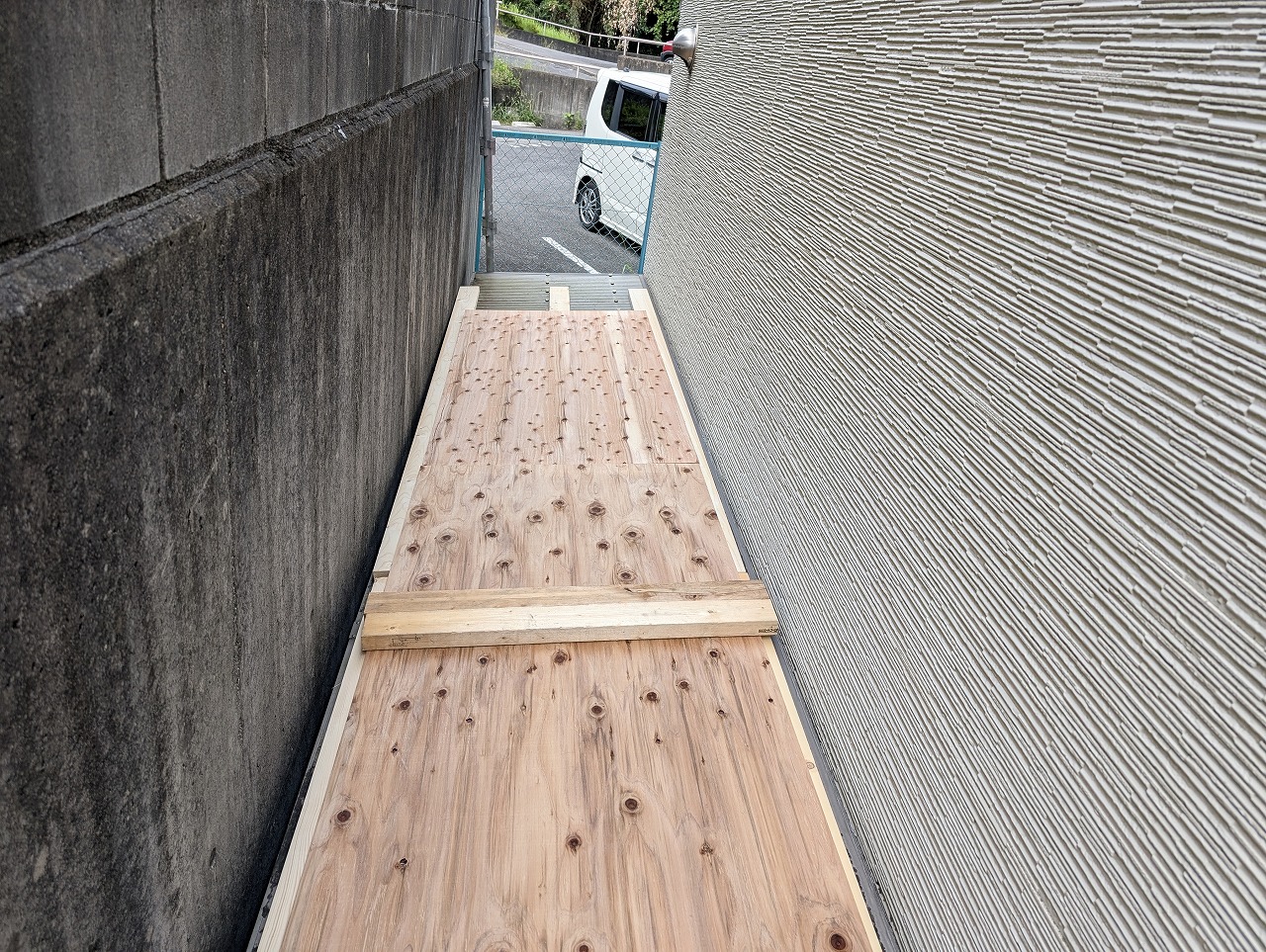 ポリカ屋根　足場　外壁塗装　知多市岡田　カワイ建築工房