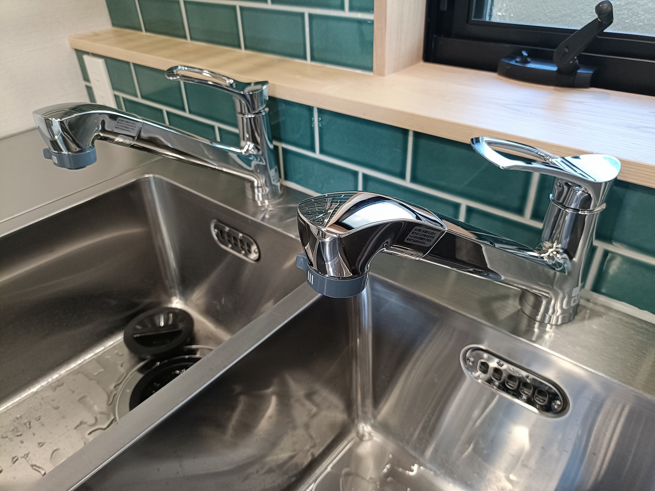 業務用キッチン　立ち上がり水栓　リフォーム　カワイ建築工房