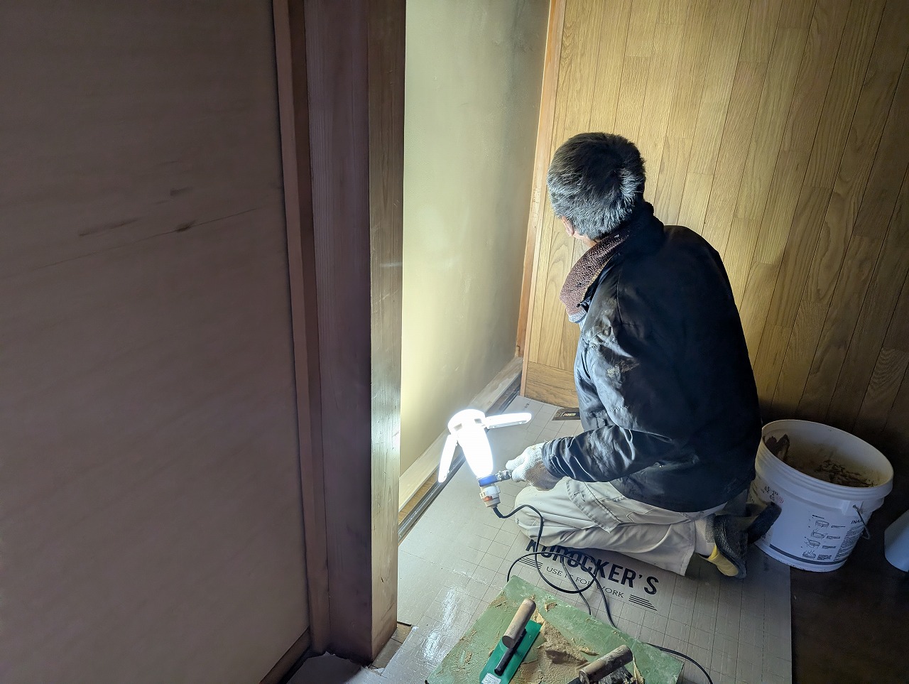 じゅらく壁　左官作業　お寺　トイレリフォーム　知多市　カワイ建築工房