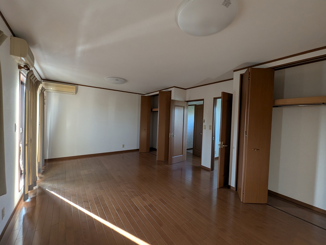 戸建て住宅リフォーム　クロス貼替　知多市　カワイ建築工房