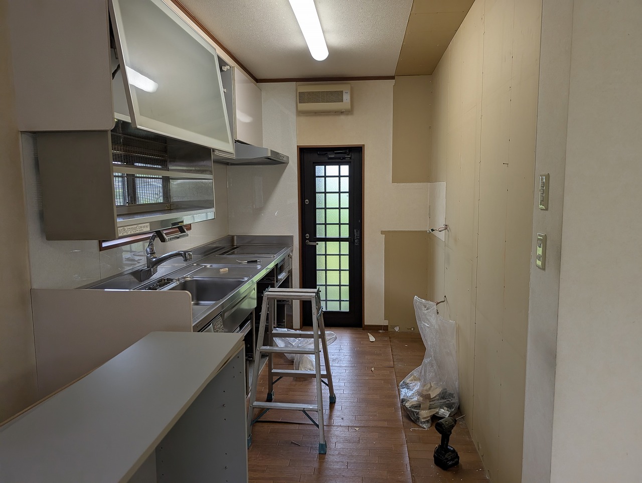 キッチン解体　取替え　戸建て住宅リフォーム　知多市　カワイ建築工房