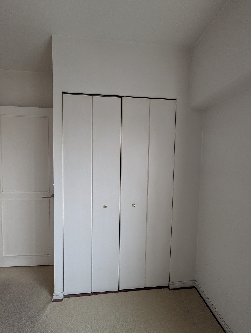 マンションリフォーム　和室からウォークインクローゼット　押入撤去　回遊動線　半田市　カワイ建築工房