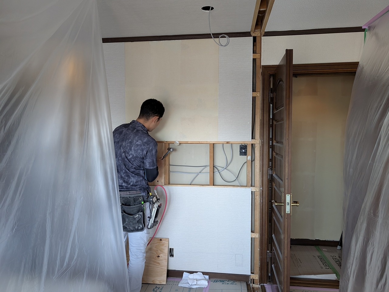 壁かけテレビ　壁下地　マンションリフォーム　名古屋市　カワイ建築工房