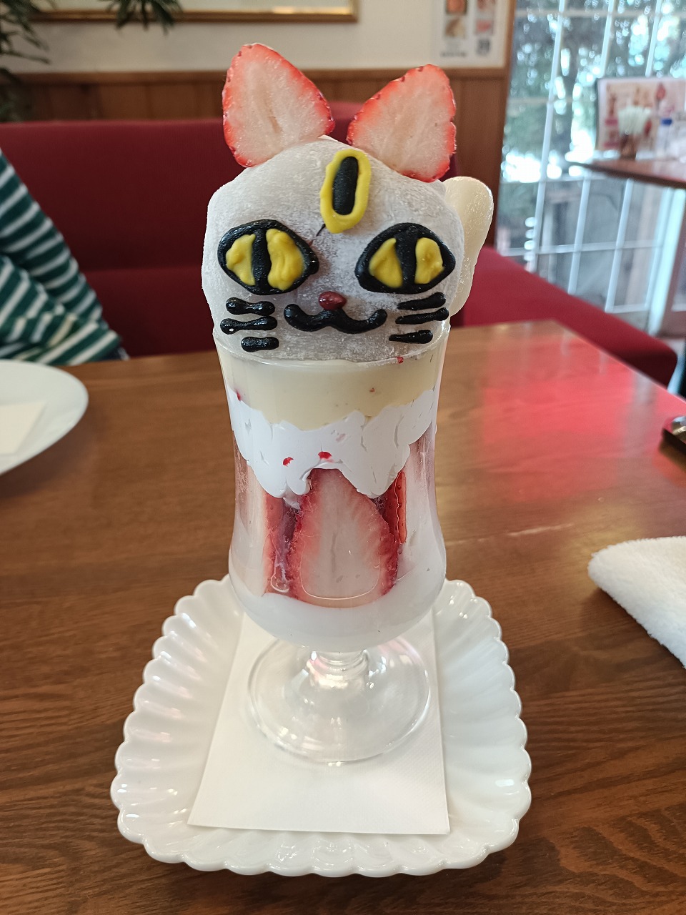 ダフネ珈琲常滑店　ねこちゃんパフェ　1200円　安い　カワイ建築工房