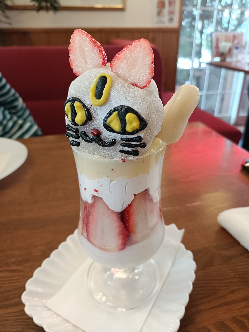 ダフネ珈琲常滑店　ねこちゃんパフェ　1200円　安い　カワイ建築工房