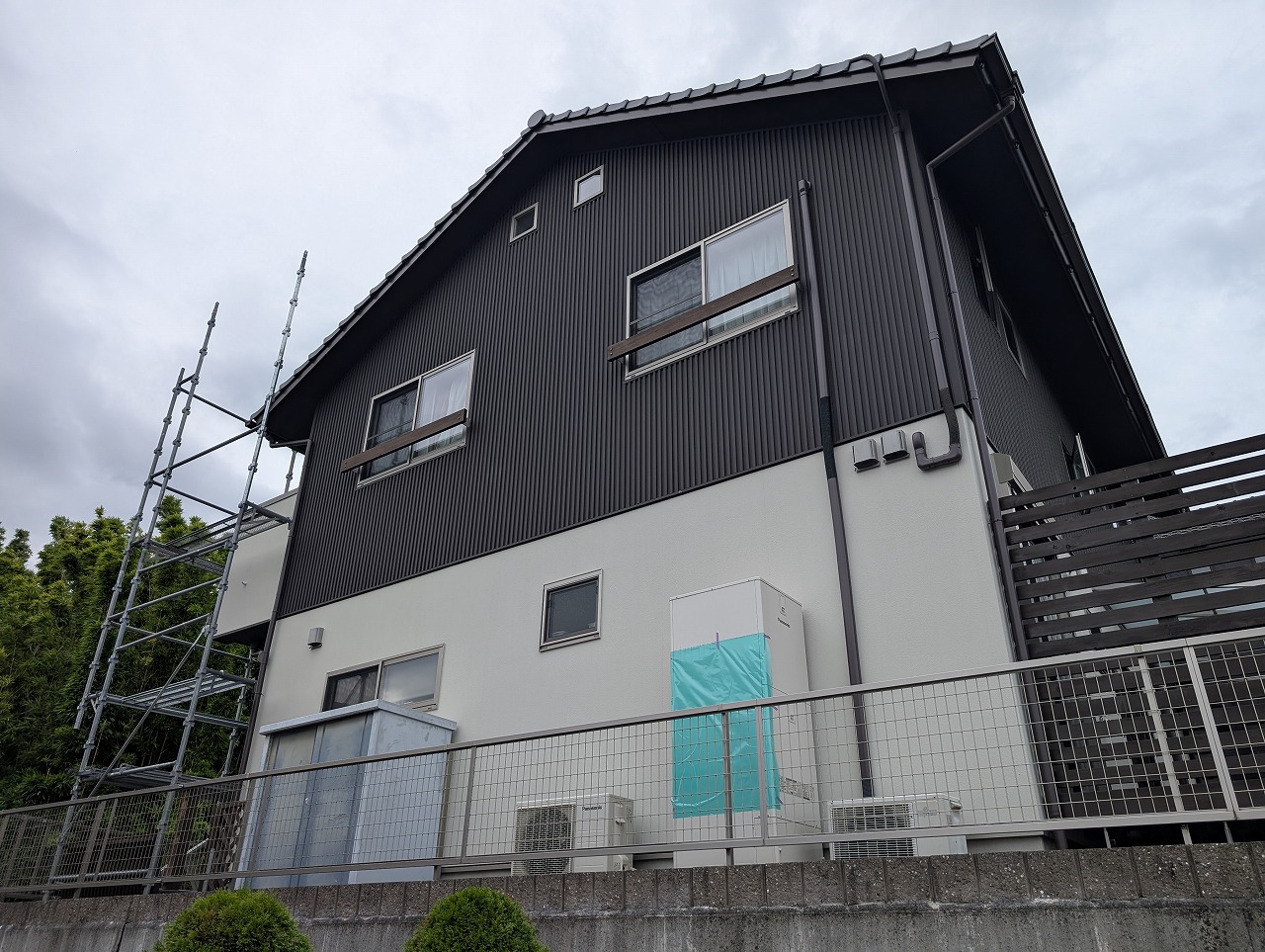 外壁塗装　塗り替え　壁　軒天　樋　知多市