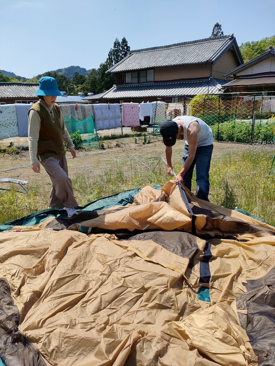 GW　実家帰省　畑でテント張り　キャンプ　三重県　カワイ建築工房