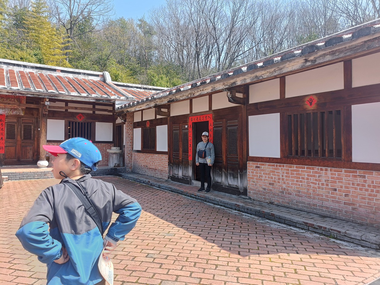 リトルワールド　桜　ペット同伴　雑種犬　春休み　お出かけ　謎解き　クレープ　カワイ建築工房